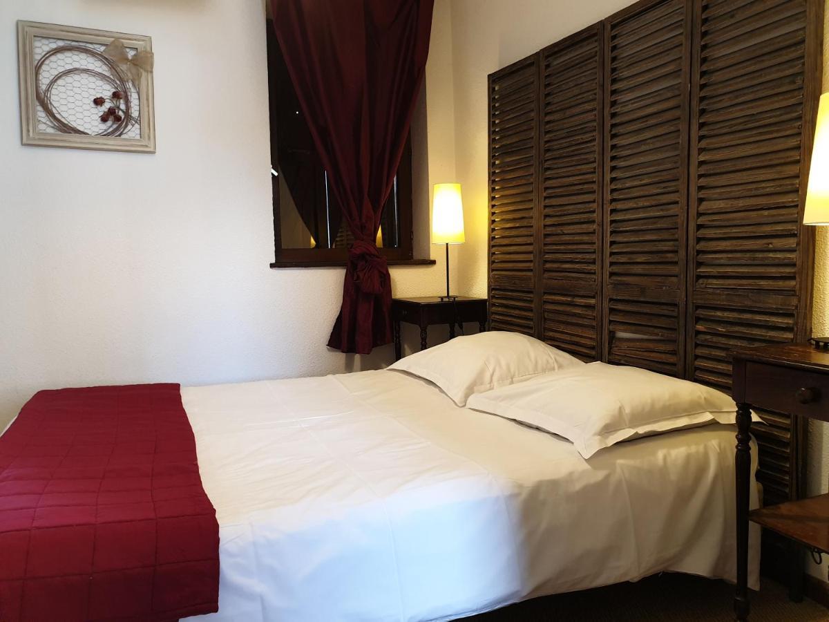 Le Relais Des Dix Crus - Logis Hotel B&B Corcelles-en-Beaujolais Buitenkant foto